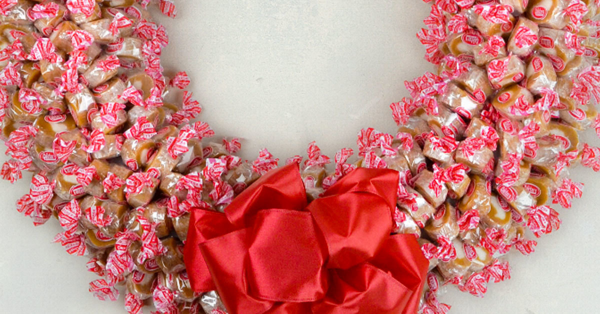 Christmas Crafts: Caramel Candy Wreath Craft