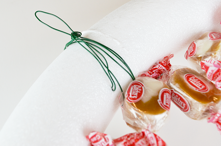 homemade-caramel-creams-candy-wreath-holidays-03